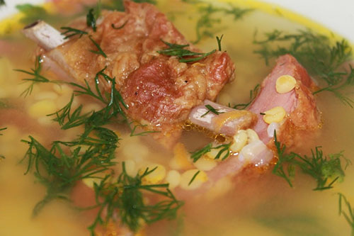 гороховый суп с копчеными ребрышками