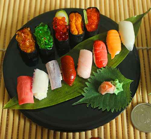 Dekorer en tallerken i en japansk restaurant