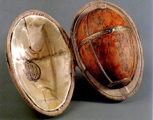 Faberberio kiaušinis iš Karelijos beržo