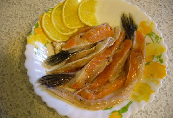 ปลาแซลมอนรมควัน