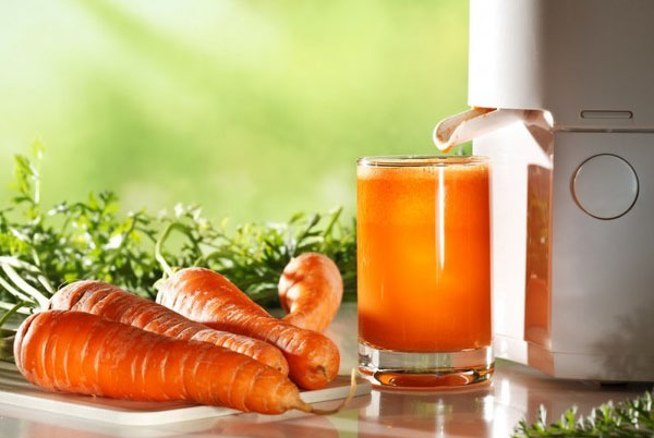 vytlačte mrkvovú šťavu