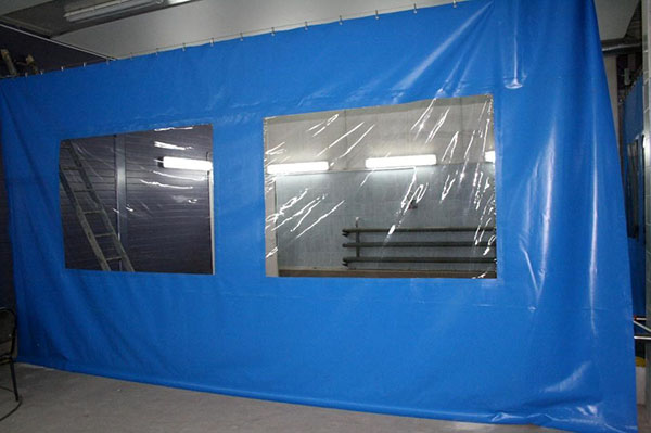 遮阳篷由PVC薄膜制成