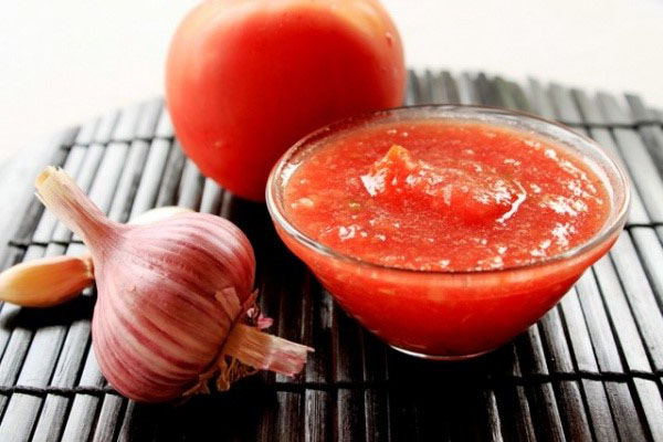 paradajková šťava s cesnakom