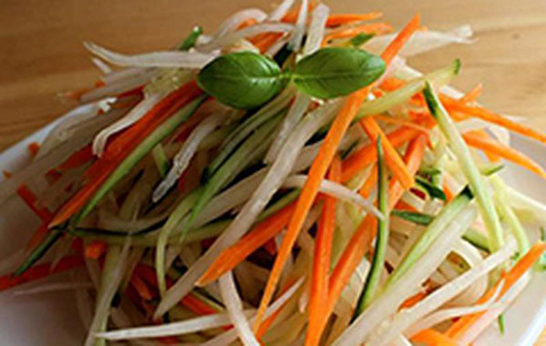vitaminsku salatu od daikon