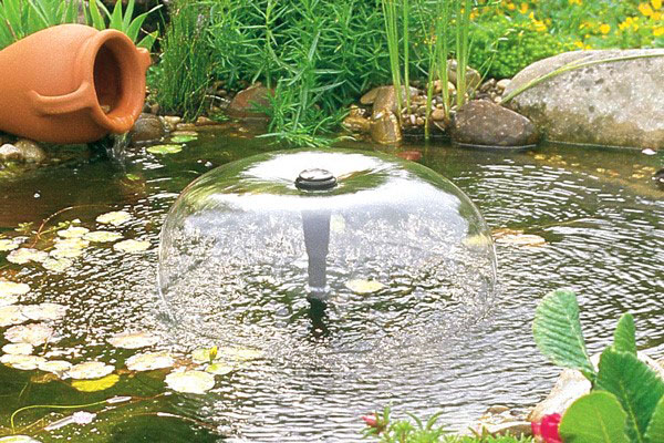 liten fontene i hagen
