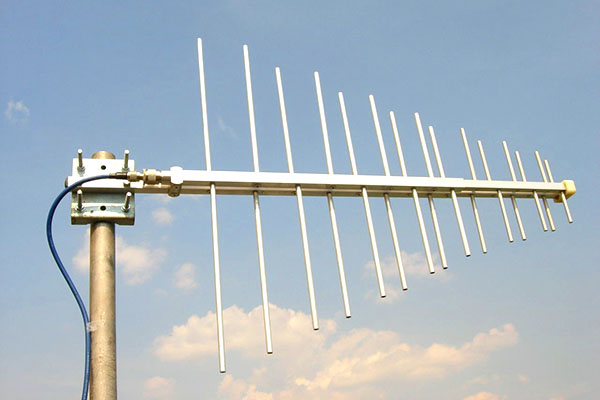 antena televisyen jalur lebar