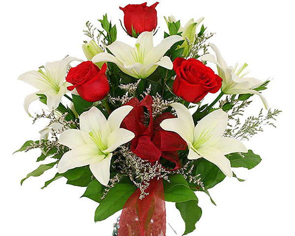 bele lilije in rdeče vrtnice