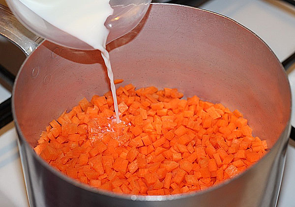 koke gulrøtter med melk