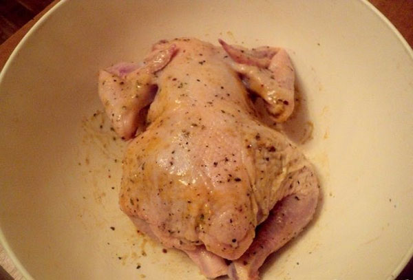 Tuangkan ayam dengan perapan