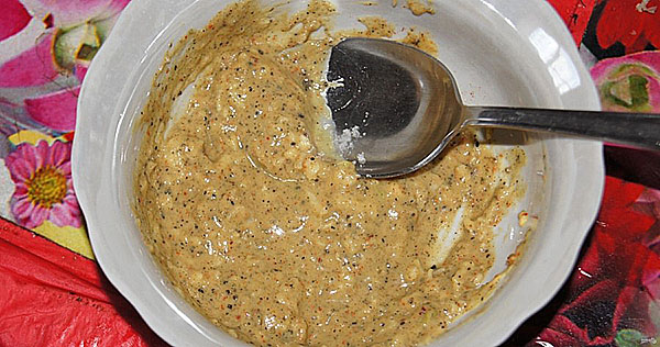 preparamos o molho de maionese, mostarda e alho