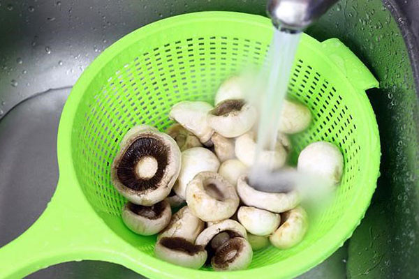 tvätta svampar