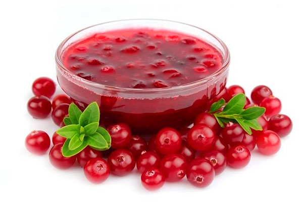 cranberry dalam jus mereka sendiri untuk musim sejuk